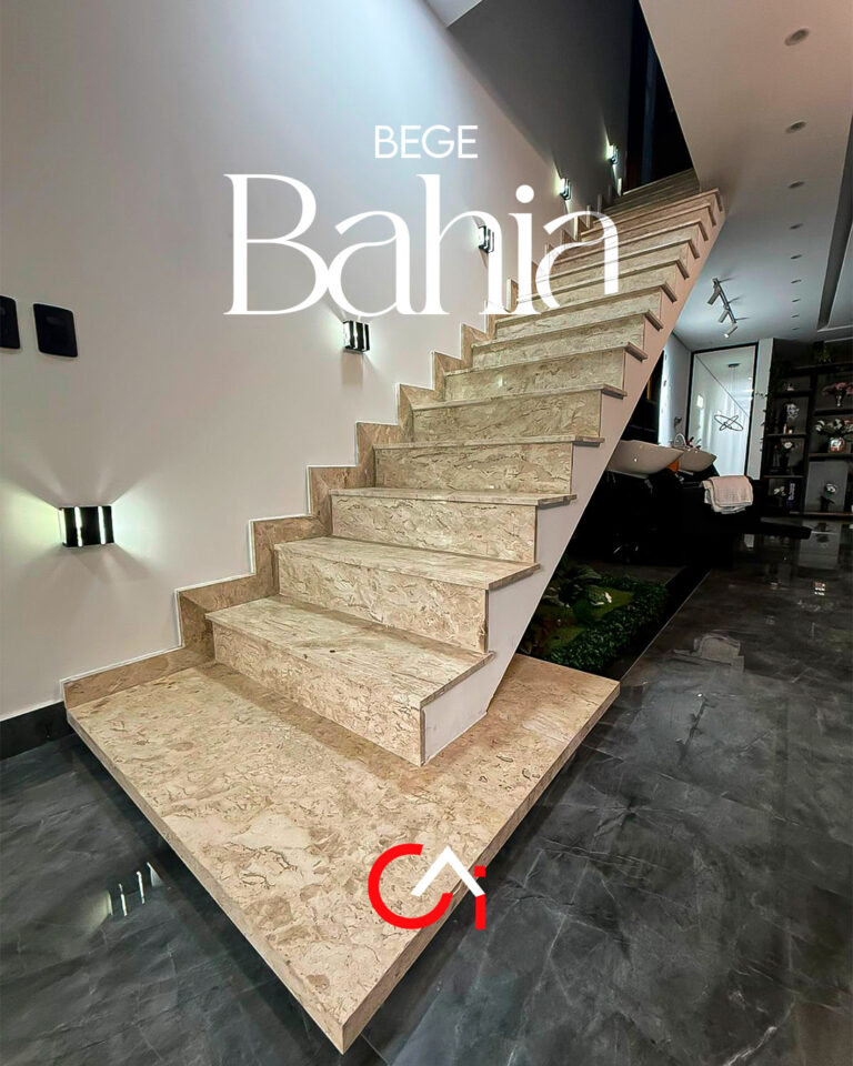 Escada em mármore Bege Bahia com iluminação embutida